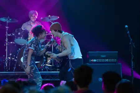 Julie and the Phantoms - galeria zdjęć - filmweb
