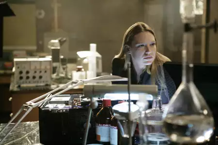 Fringe: Na granicy światów - galeria zdjęć - filmweb