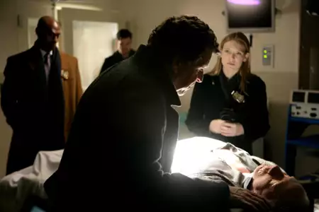 Fringe: Na granicy światów - galeria zdjęć - filmweb