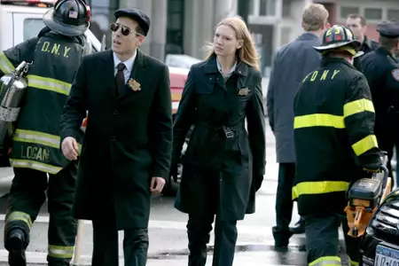 Fringe: Na granicy światów - galeria zdjęć - filmweb