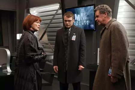 Fringe: Na granicy światów - galeria zdjęć - filmweb