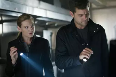 Fringe: Na granicy światów - galeria zdjęć - filmweb
