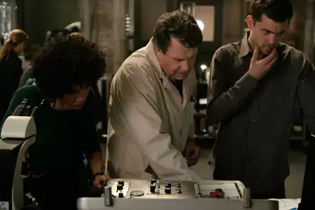 Fringe: Na granicy światów - galeria zdjęć - filmweb