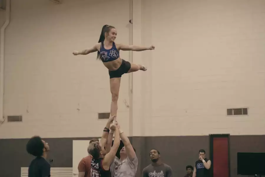 Cheer - galeria zdjęć - filmweb