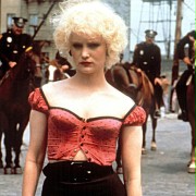 Jennifer Jason Leigh