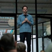 WeCrashed: Upadek start-upu - galeria zdjęć - filmweb