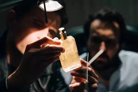 Pachnie oszustwem - galeria zdjęć - filmweb