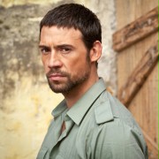 Adam Rayner w Ścigana