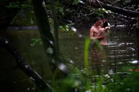 Coś musi się stać - galeria zdjęć - filmweb