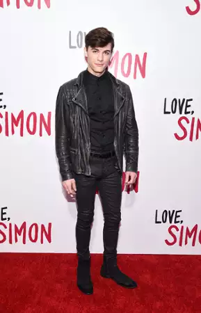Tw&oacute;j Simon - galeria zdjęć - filmweb