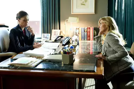 Dirty John - galeria zdjęć - filmweb