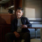 Dirty John - galeria zdjęć - filmweb