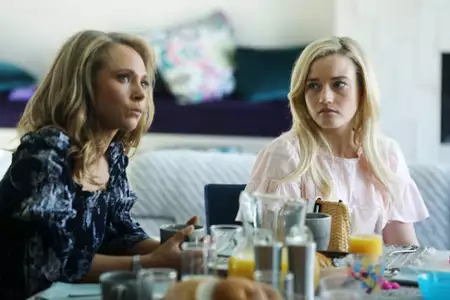 Dirty John - galeria zdjęć - filmweb