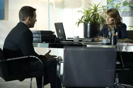 Dirty John - galeria zdjęć - filmweb