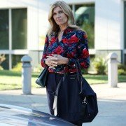 Dirty John - galeria zdjęć - filmweb
