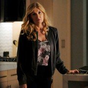 Dirty John - galeria zdjęć - filmweb