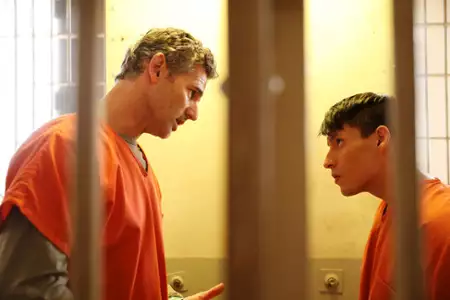 Dirty John - galeria zdjęć - filmweb