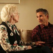 Dirty John - galeria zdjęć - filmweb