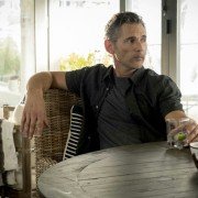 Dirty John - galeria zdjęć - filmweb