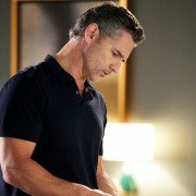 Dirty John - galeria zdjęć - filmweb
