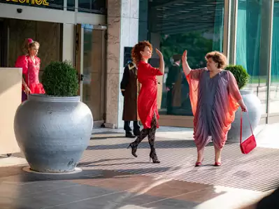 Gdzie diabeł nie może, tam baby pośle - galeria zdjęć - filmweb