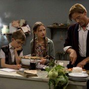 Dobry człowiek - galeria zdjęć - filmweb