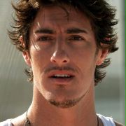 Eric Balfour w Skyline