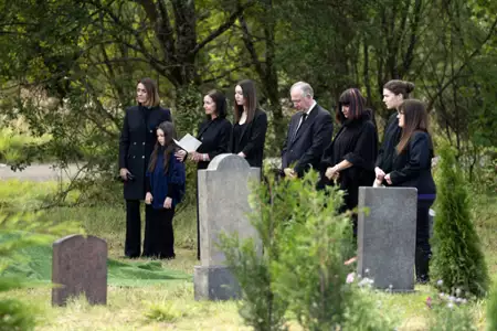 Vigil - galeria zdjęć - filmweb