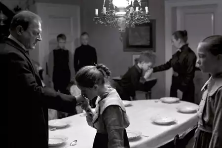 Biała wstążka - galeria zdjęć - filmweb