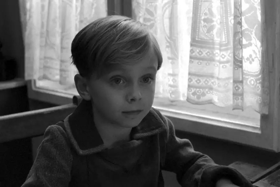 Biała wstążka - galeria zdjęć - filmweb