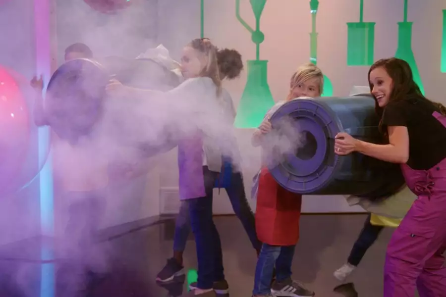 Niesamowite laboratorium Emily - galeria zdjęć - filmweb