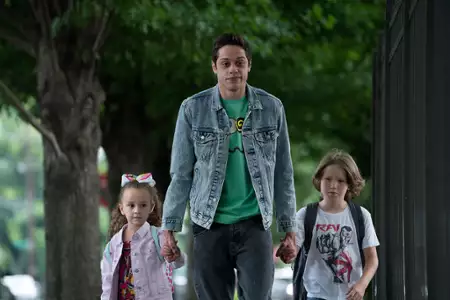 Król Staten Island - galeria zdjęć - filmweb