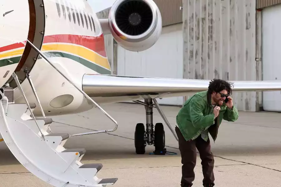 Mr. Throwback - galeria zdjęć - filmweb