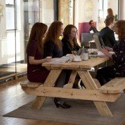 Difficult People - galeria zdjęć - filmweb