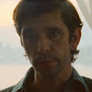 Ben Whishaw w Dzień Petera Hujara