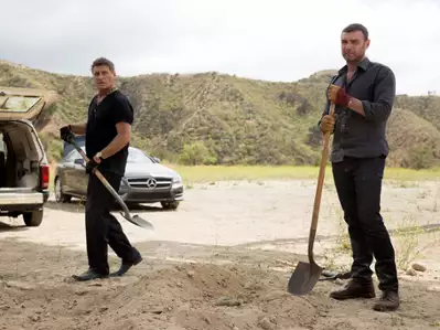 Ray Donovan - galeria zdjęć - filmweb