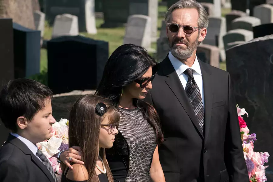 Ray Donovan - galeria zdjęć - filmweb
