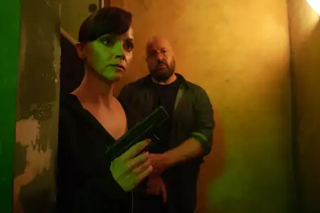 Guns Up - galeria zdjęć - filmweb