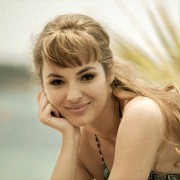 Louise Bourgoin w Riwiera dla dwojga