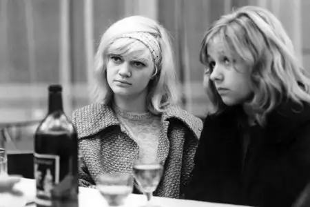 Miłość blondynki - galeria zdjęć - filmweb