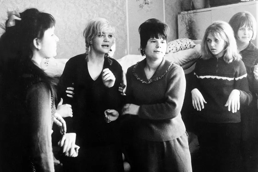 Miłość blondynki - galeria zdjęć - filmweb