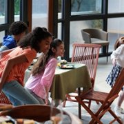 Home Economics - galeria zdjęć - filmweb