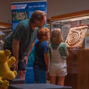 Karsten og Petra - Gullringen fra Atlantis - galeria zdjęć - filmweb