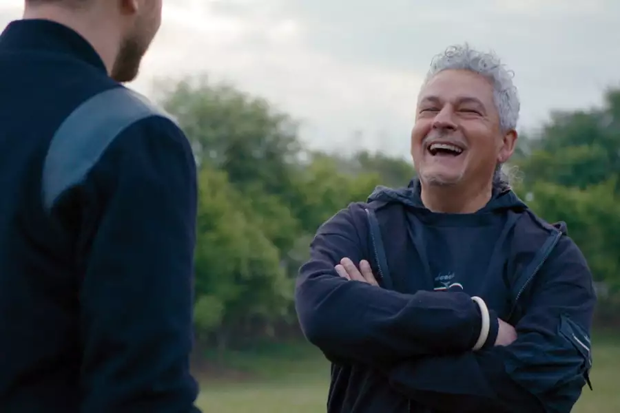 Alessandro Cattelan: Jedno proste pytanie - galeria zdjęć - filmweb