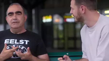 Alessandro Cattelan: Jedno proste pytanie - galeria zdjęć - filmweb