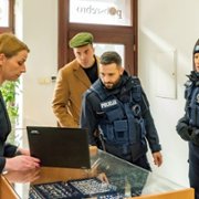 Policjantki i policjanci - galeria zdjęć - filmweb