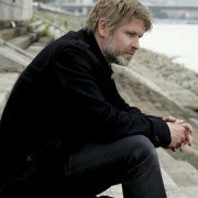 Varg Veum - I mørket blir alle ulver grå - galeria zdjęć - filmweb