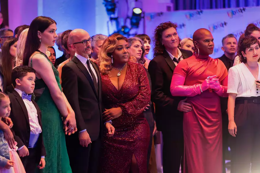 Bros - galeria zdjęć - filmweb