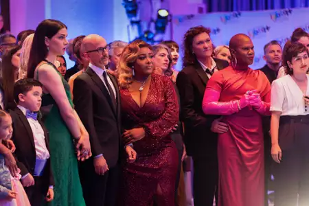 Bros - galeria zdjęć - filmweb