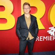Bros - galeria zdjęć - filmweb